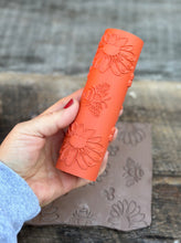 Load image into Gallery viewer, #030-Daisy & Bees Texture Roller (SHIPS FREE in lower 48)