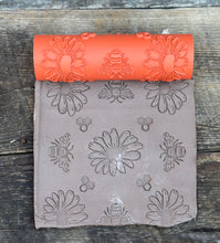 Load image into Gallery viewer, #030-Daisy & Bees Texture Roller (SHIPS FREE in lower 48)