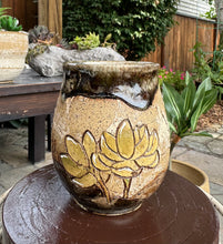 Load image into Gallery viewer, Cottage Bloom M005
