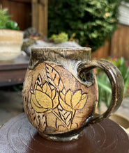 Load image into Gallery viewer, Cottage Bloom M007