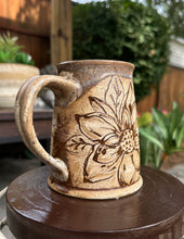 Load image into Gallery viewer, Cottage Bloom M010