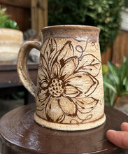 Load image into Gallery viewer, Cottage Bloom M010