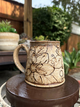 Load image into Gallery viewer, Cottage Bloom M011