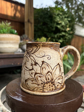 Load image into Gallery viewer, Cottage Bloom M011