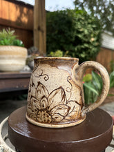 Load image into Gallery viewer, Cottage Bloom M011