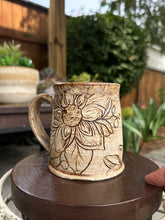 Load image into Gallery viewer, Cottage Bloom M013