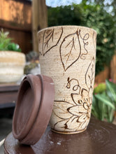 Load image into Gallery viewer, Cottage Bloom T014