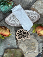 Load image into Gallery viewer, Floral Stamp 032
