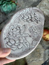 Load image into Gallery viewer, Floral Stamp 032
