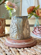 Load image into Gallery viewer, Rustic Florals Mug M-9
