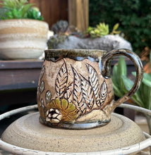 Load image into Gallery viewer, Cottage Bloom M002
