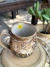Load image into Gallery viewer, Cottage Bloom M003
