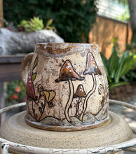 Load image into Gallery viewer, Cottage Bloom M004
