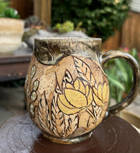 Load image into Gallery viewer, Cottage Bloom M007
