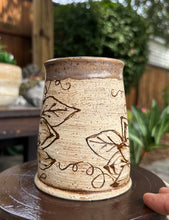 Load image into Gallery viewer, Cottage Bloom M010
