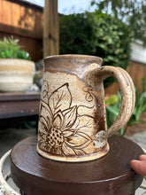 Load image into Gallery viewer, Cottage Bloom M010
