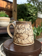 Load image into Gallery viewer, Cottage Bloom M011
