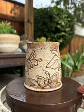 Load image into Gallery viewer, Cottage Bloom M013
