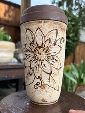 Load image into Gallery viewer, Cottage Bloom T014
