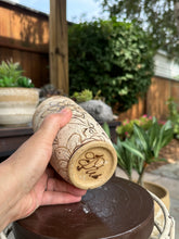 Load image into Gallery viewer, Cottage Bloom T015
